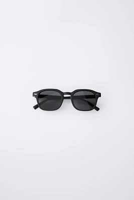 SUNGLASSES WITH RUBBERIZED FINISH