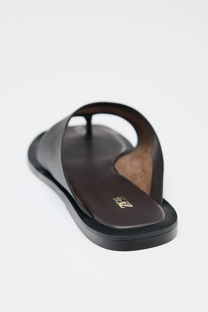 FLAT LEATHER SANDALS