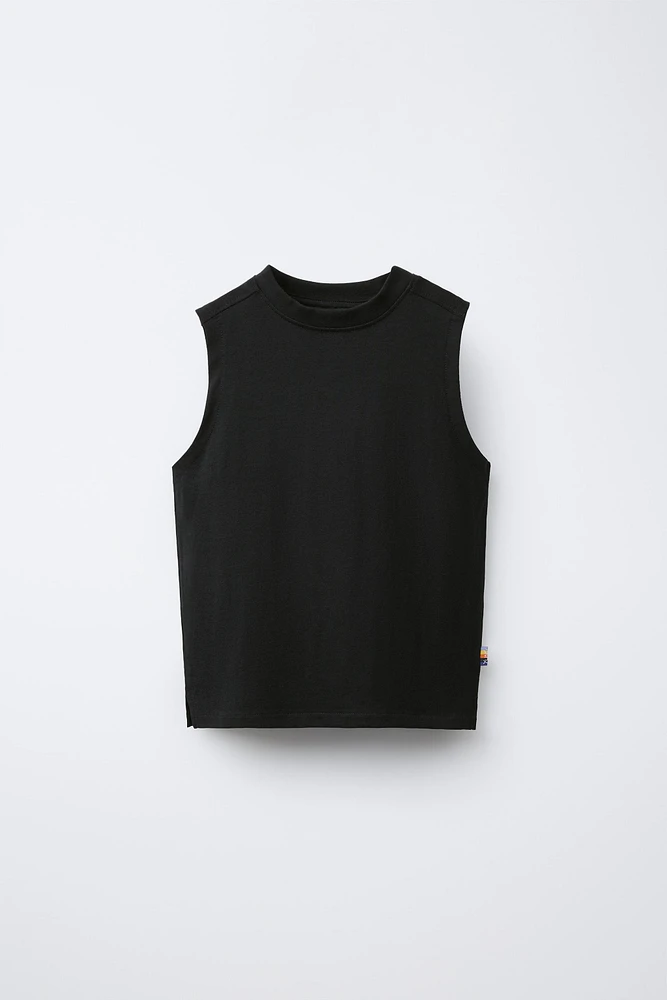 PLAIN SLEEVELESS T-SHIRT WITH LABEL
