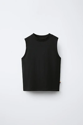 PLAIN SLEEVELESS TOP WITH TAG
