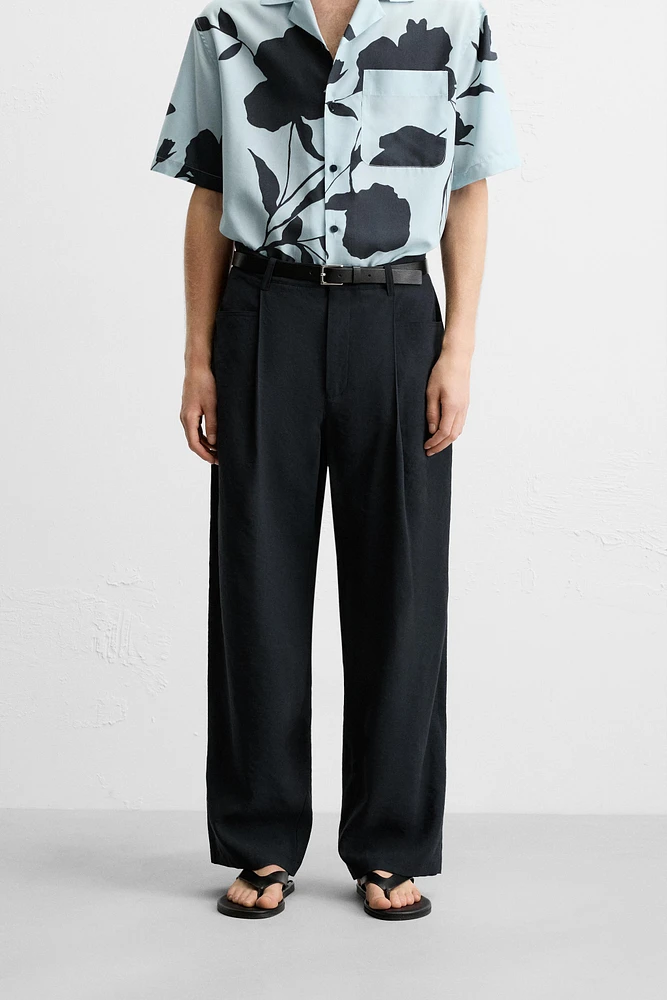 PANTALON COUPE DÉCONTRACTÉE À PLIS