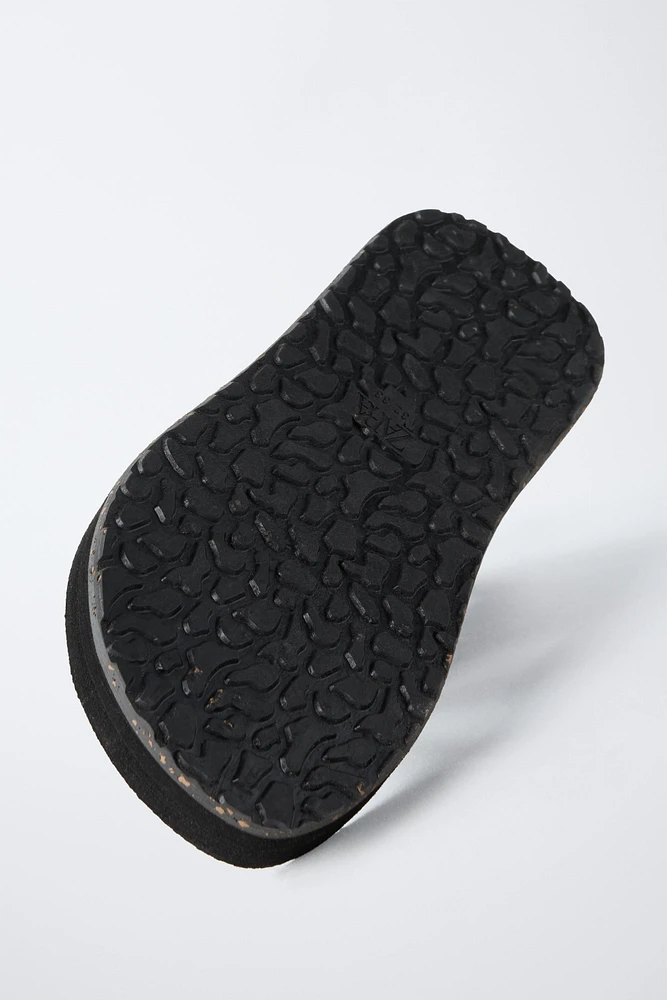 SANDALES DE BASKETS