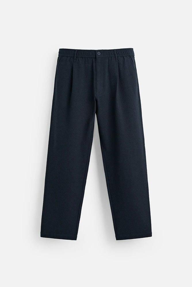 TEXTURED PLEATED PANTS