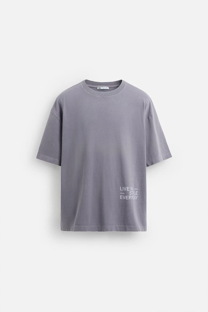 T-SHIRT À IMPRIMÉS EN MATIÈRES VARIÉES