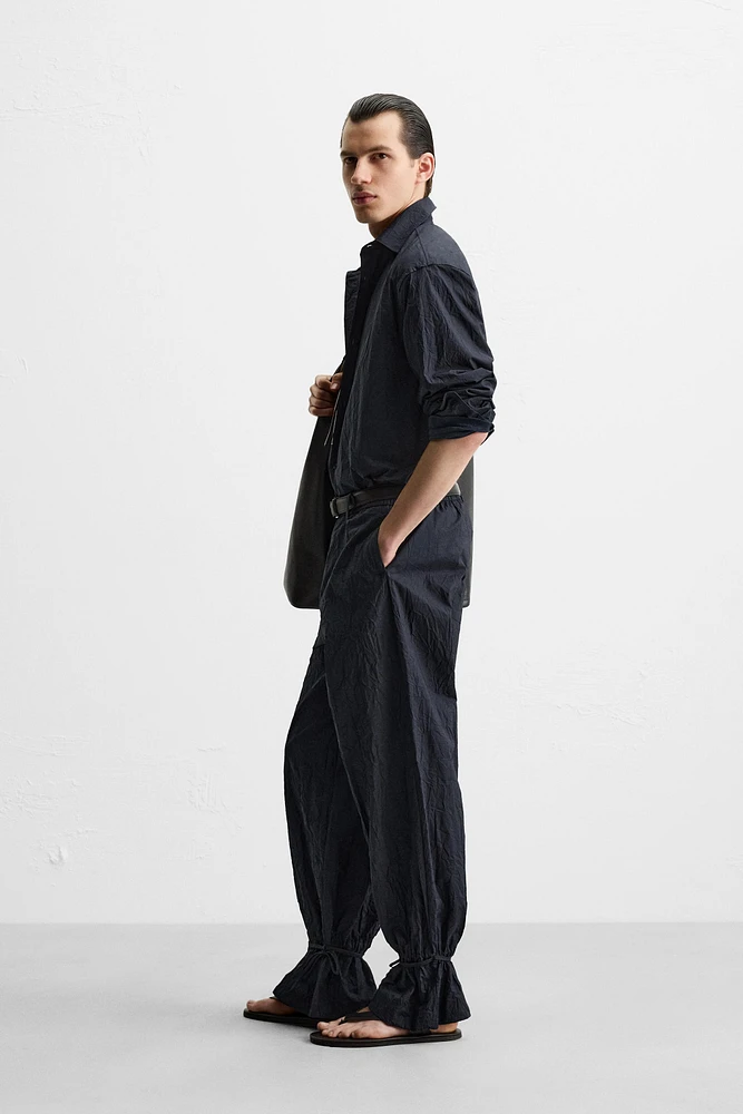 PANTALON EN COTON À EFFET PLISSÉ