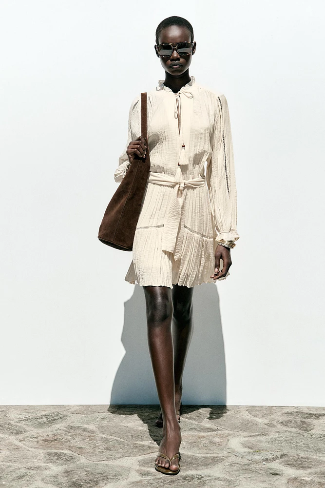 ROBE COURTE EFFET FROISSÉ