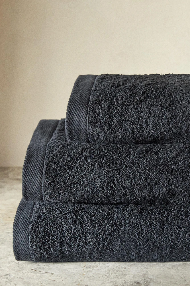 (500 GXM²) PLAIN COTTON TERRYCLOTH BATH TOWEL