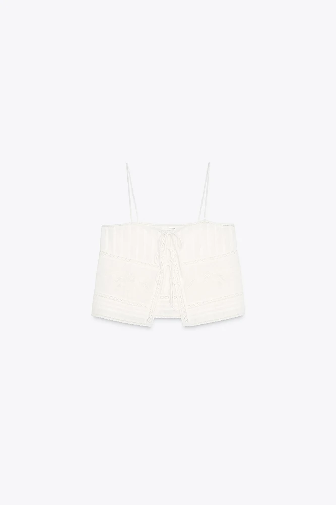TOP BRODÉ AVEC LACETS