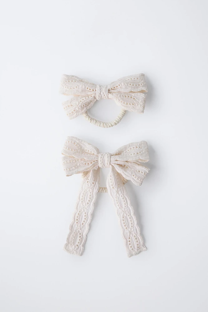 TWO-PACK OF HAIR SCRUNCHIES WITH CUT-OUT BOWS