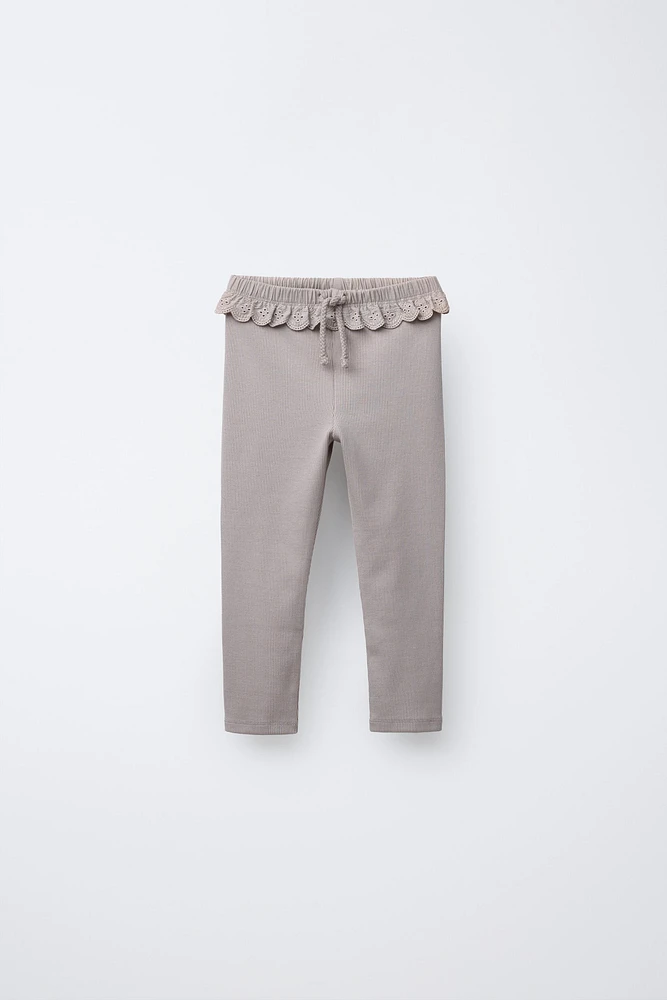 LEGGING CÔTELÉ VOLANT BRODERIE SUISSE