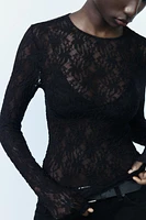 TOP EN DENTELLE