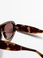 Oval sunglasses