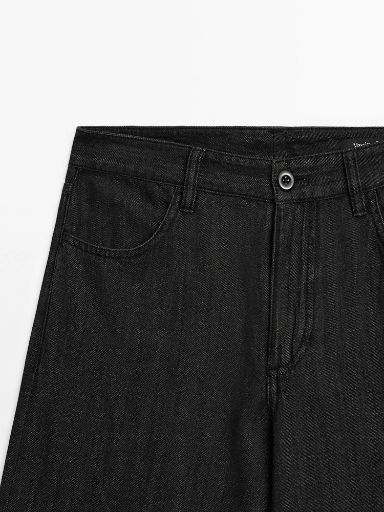 Loose mid-rise wide-leg jeans