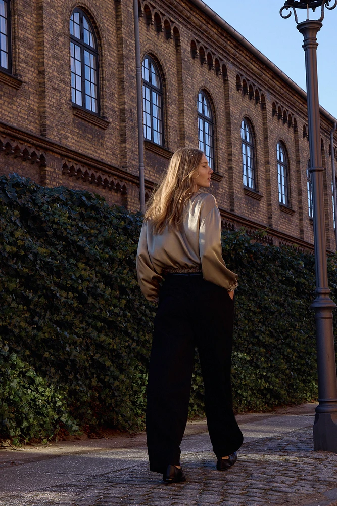 BLOUSON SATINÉ À VOLANTS