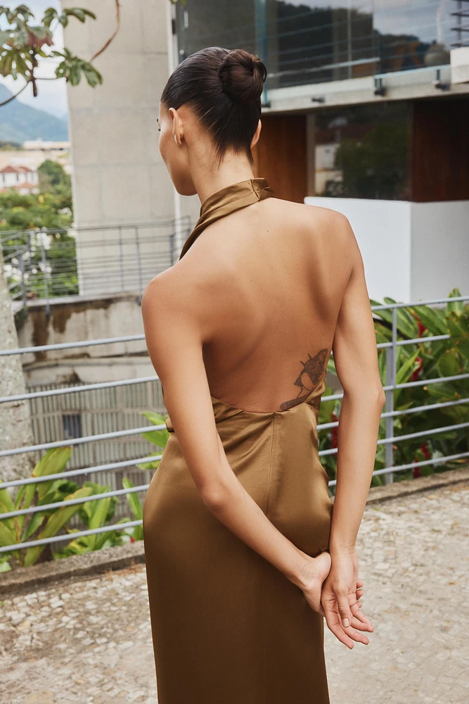 ROBE MIDI HALTER SATINÉE