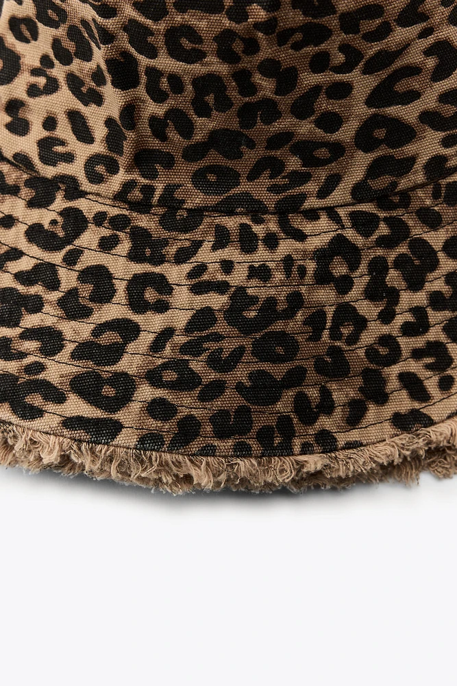 ANIMAL PRINT FRAYED BUCKET HAT