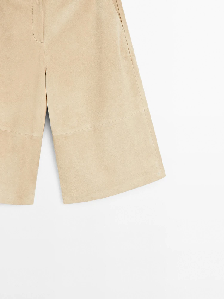 Bermuda long en cuir finition daim