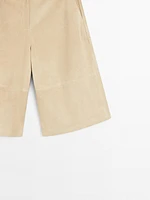 Bermuda long en cuir finition daim