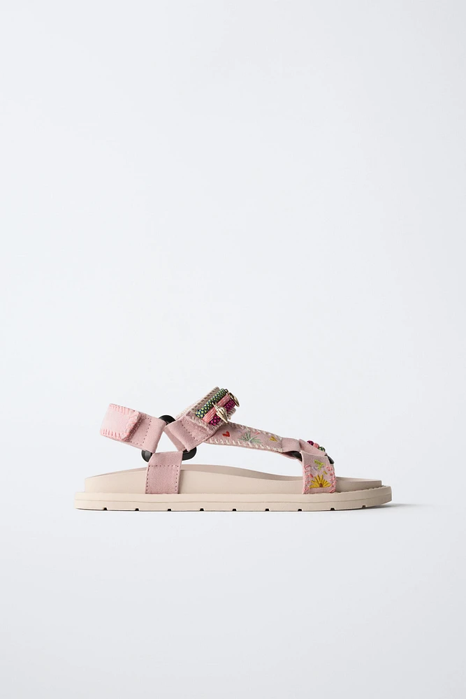 DETAILED CASUAL SANDALS