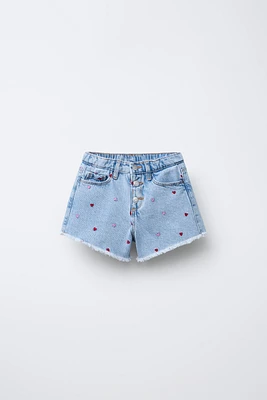 BERMUDA EN DENIM CŒURS BRODÉS
