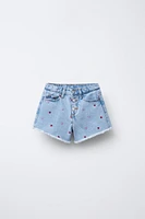 BERMUDA EN DENIM CŒURS BRODÉS
