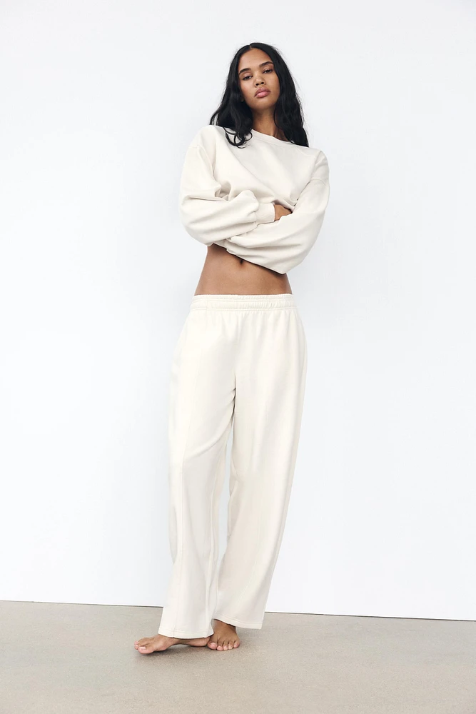 BASIC PLUSH SWEATSHIRT