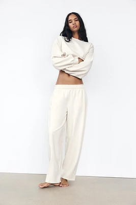 BASIC PLUSH SWEATSHIRT