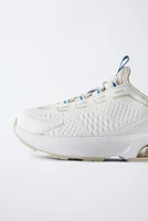 SNEAKERS WITH AIR CHAMBERS