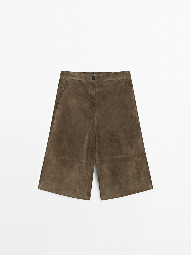 Bermuda long en cuir finition daim
