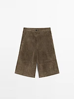 Bermuda long en cuir finition daim