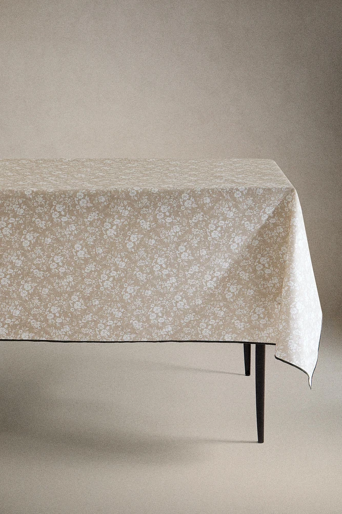 RESIN-COATED TABLECLOTH FLORAL PRINT