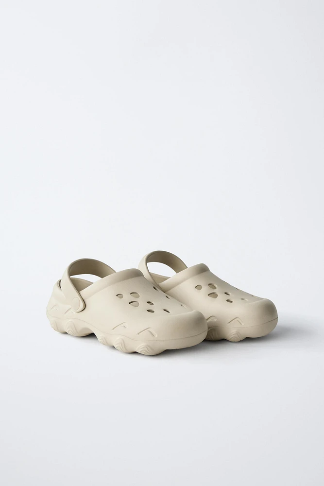 SABOTS CAOUTCHOUTÉS