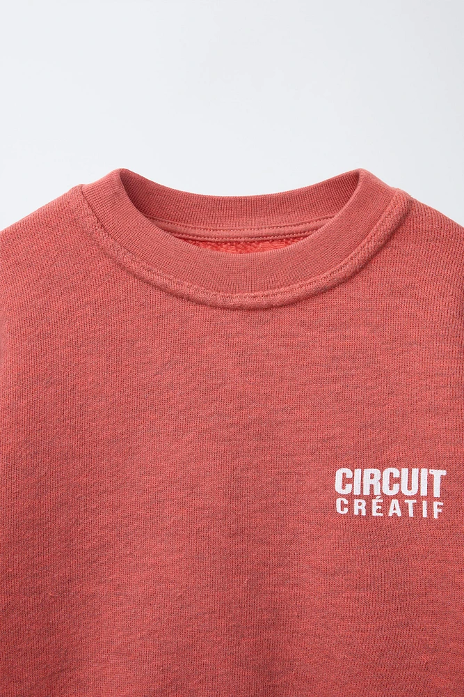 SWEAT EFFET DÉLAVÉ À INSCRIPTION IMPRIMÉE