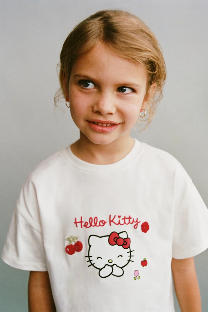 T-SHIRT BRODÉ HELLO KITTY © SANRIO