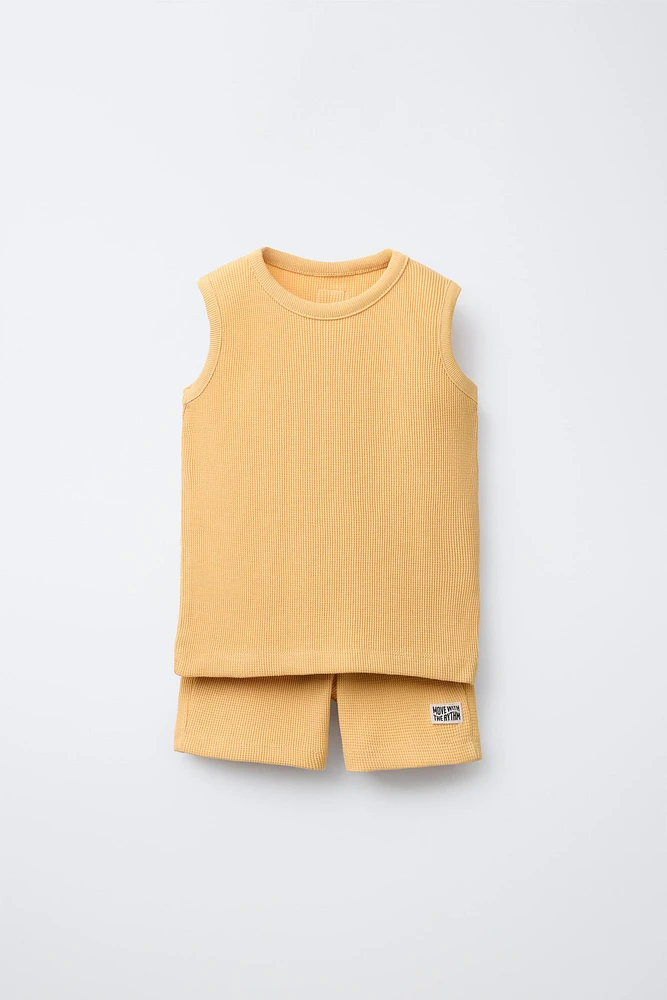 ENSEMBLE DE JOGGING T-SHIRT ET BERMUDA GAUFRÉ