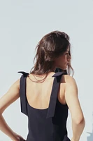 BOW DETAIL STRETCH TOP