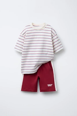ENSEMBLE T-SHIRT À RAYURES ET BERMUDA SPORTIF