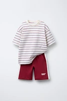 ENSEMBLE T-SHIRT À RAYURES ET BERMUDA SPORTIF