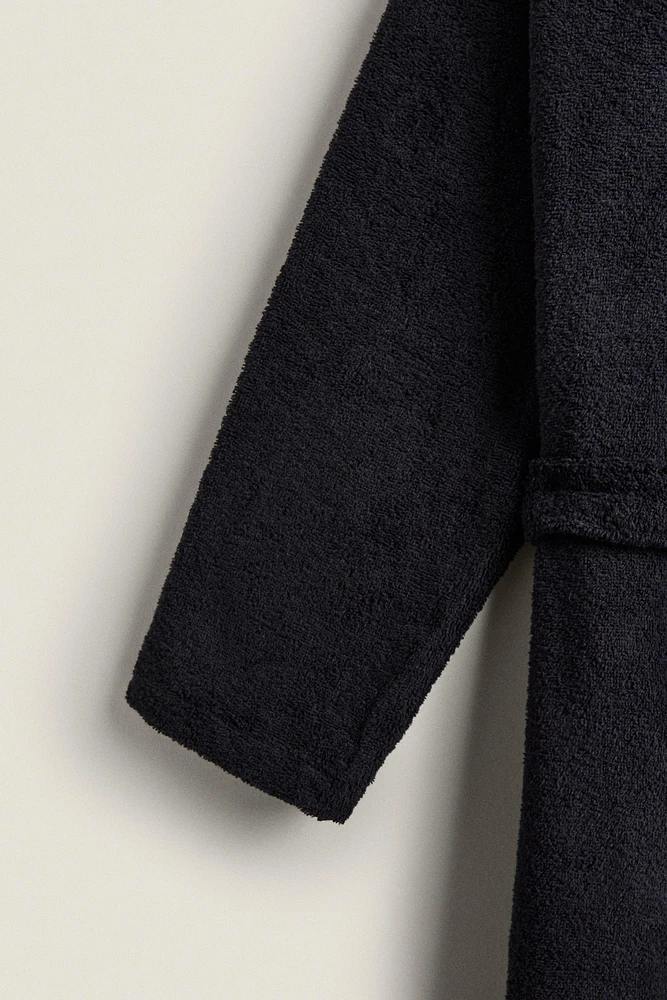 (360 GXM²) HOODED BATHROBE