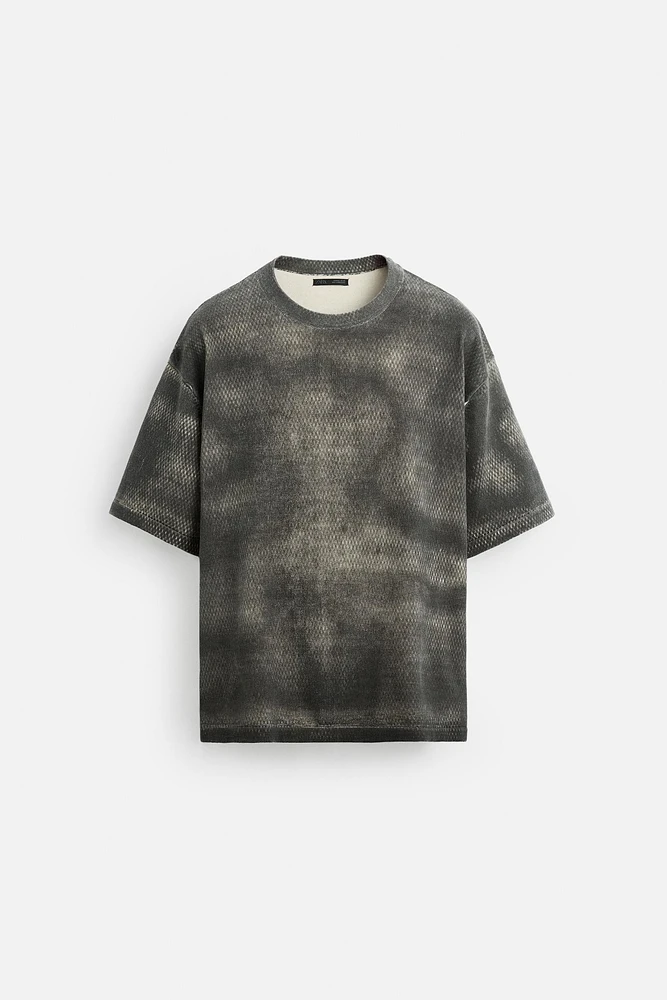 T-SHIRT EN MAILLE À IMPRIMÉ DÉLAVÉ