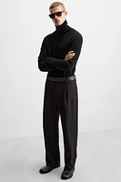 PANTALON À PLIS ET CEINTURE