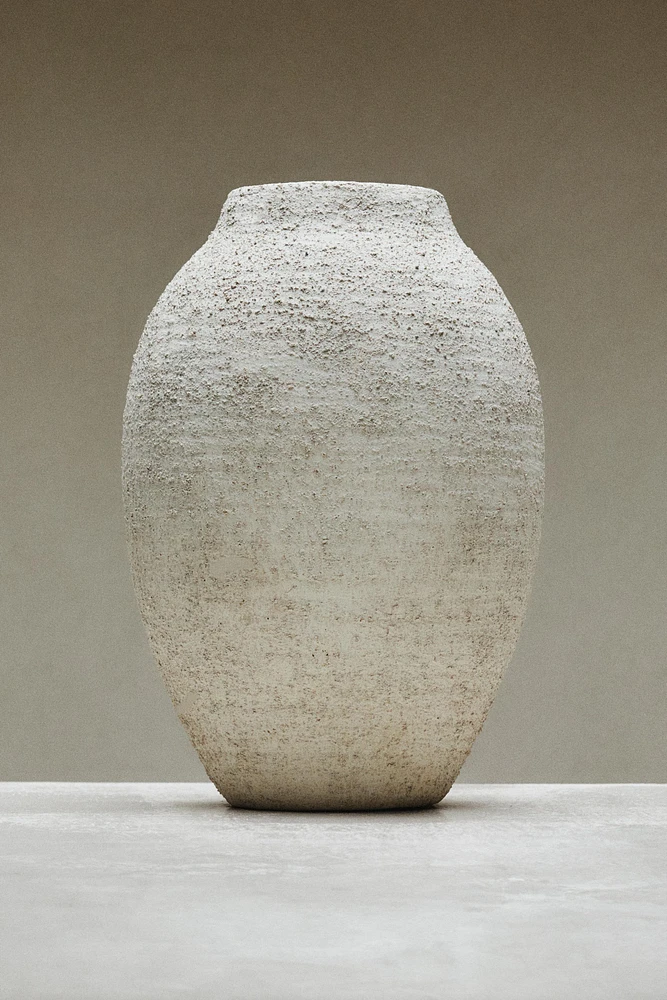 ROUGH-EFFECT CERAMIC VASE
