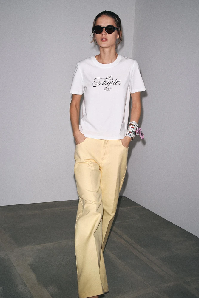 T-SHIRT INSCRIPTION EN CONTRASTE