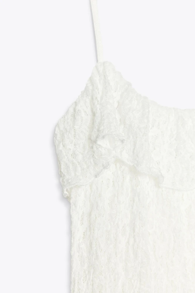 ROBE COURTE EN DENTELLE À GODETS