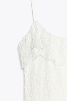 ROBE COURTE EN DENTELLE À GODETS
