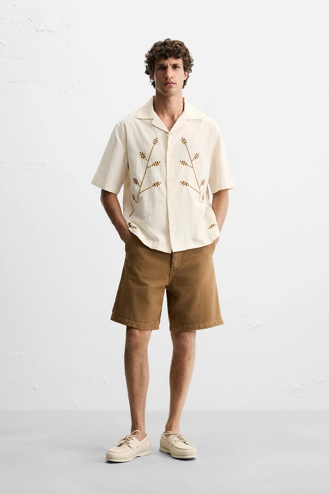 CONTRAST EMBROIDERY SHIRT