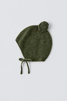 KNIT HAT WITH POMPOM