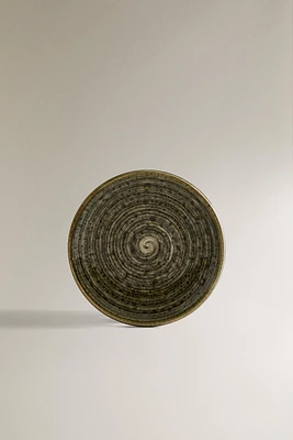 EARTHENWARE SIDE PLATE WITH SPIRAL DESIGN