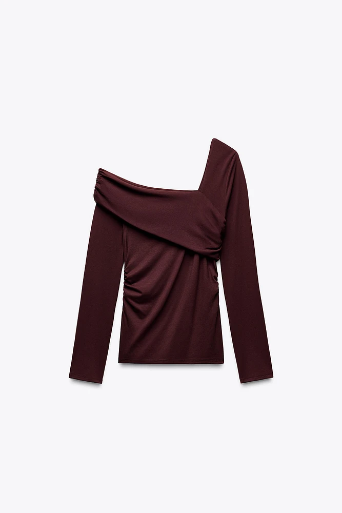 ASYMMETRIC NECKLINE TOP