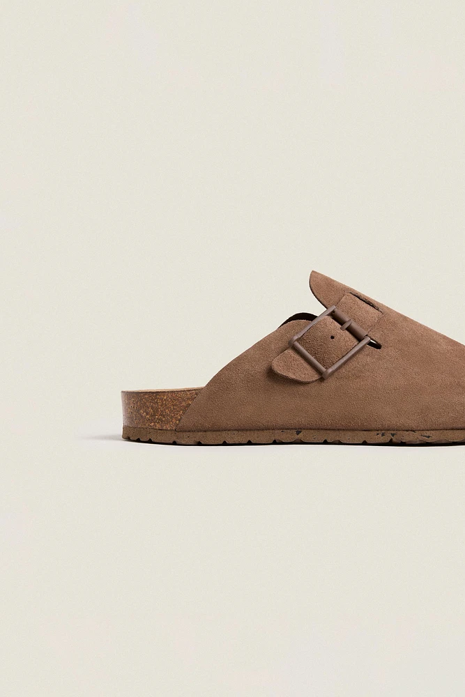 LEATHER CLOGS WITH BUCKLE